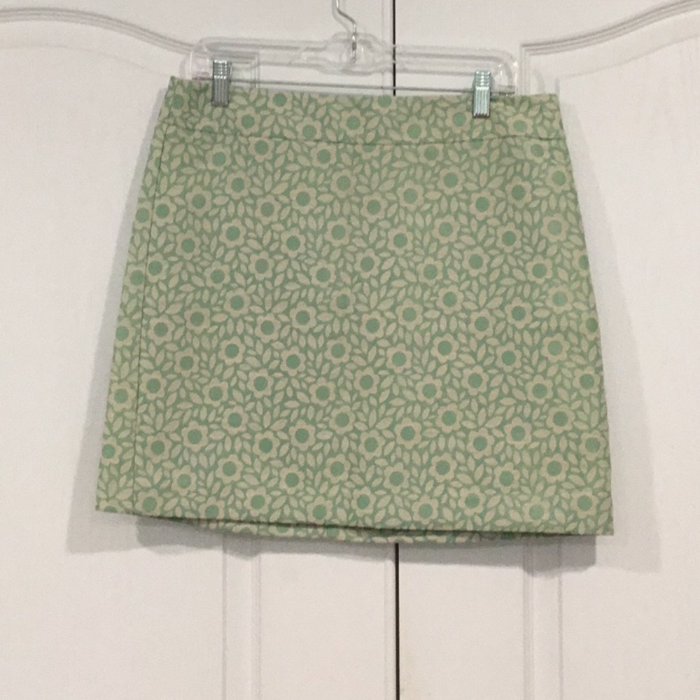 Loft skirt size 10 green and cream colored